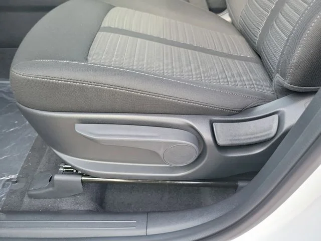 New 2026 Glacial White Pearl Kia LX image 15