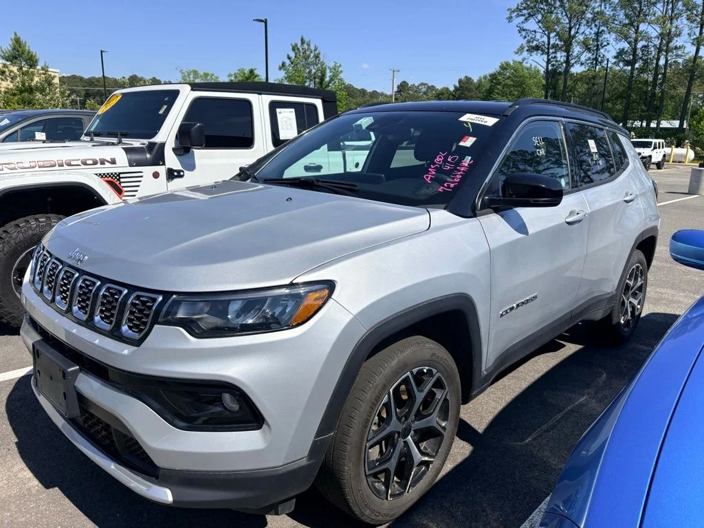 Used 2025 Silver Jeep Limited image 3
