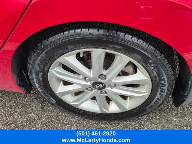 Used 2016 Red Hyundai SE image 6
