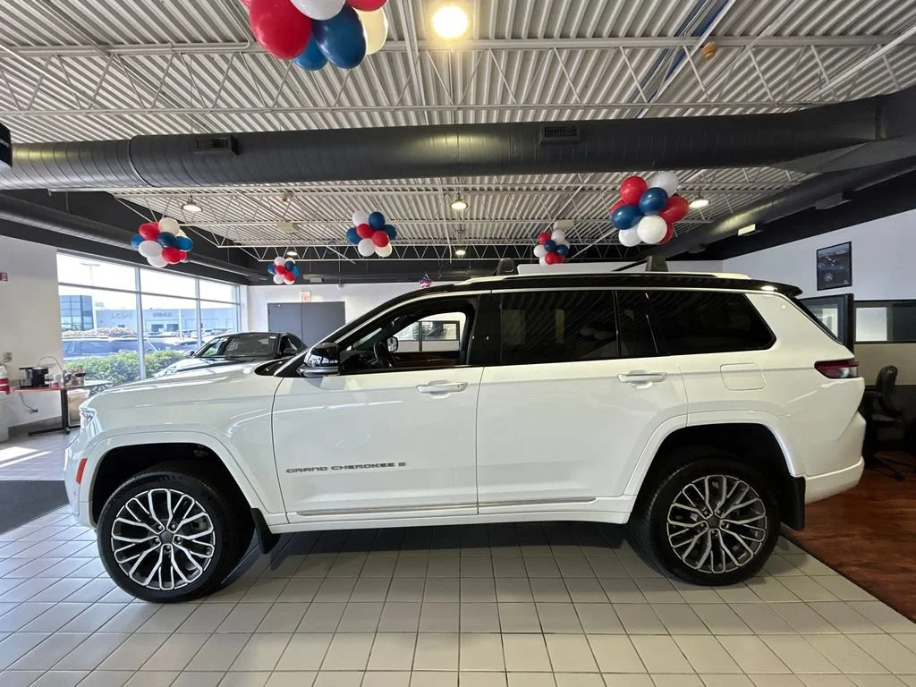 Used 2021 Bright White Clearcoat Jeep Summit Reserve image 11