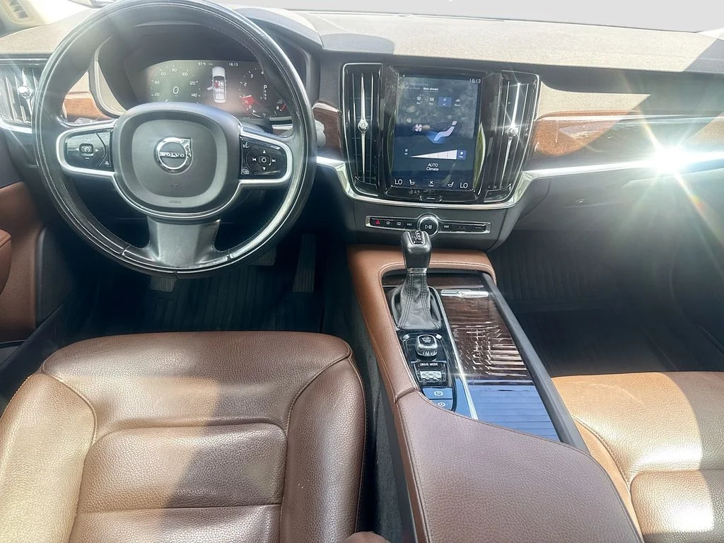 Used 2019  Volvo T5 Momentum image 25
