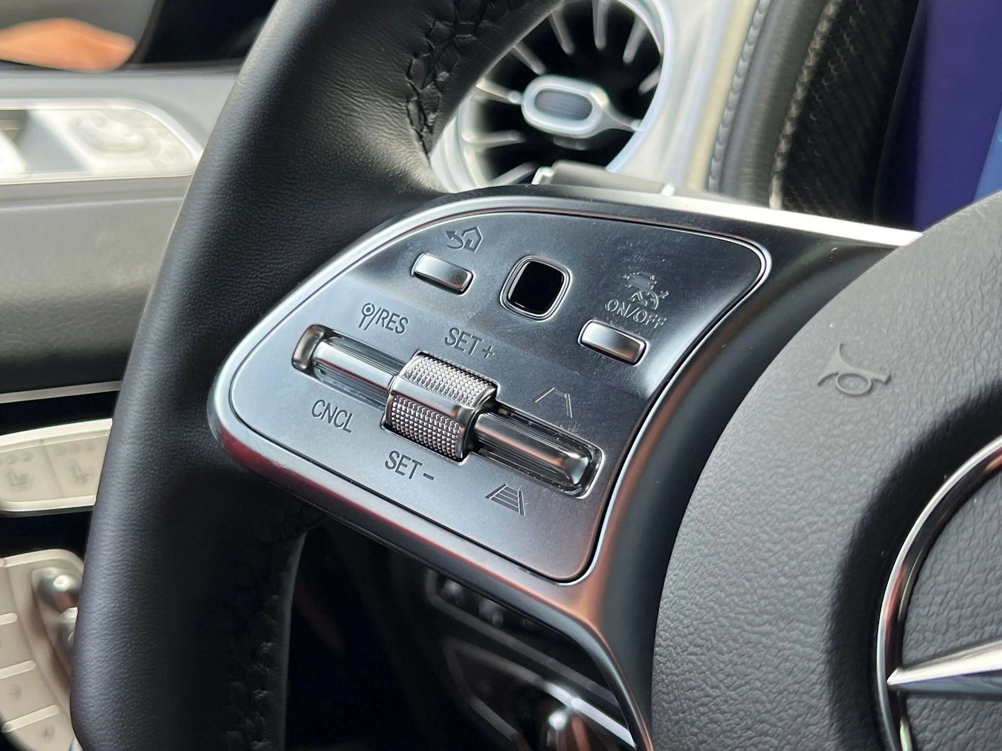 Used 2023  Mercedes-Benz G 550 image 29