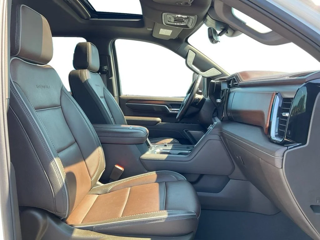 Used 2025 White Frost Tricoat GMC Denali image 26
