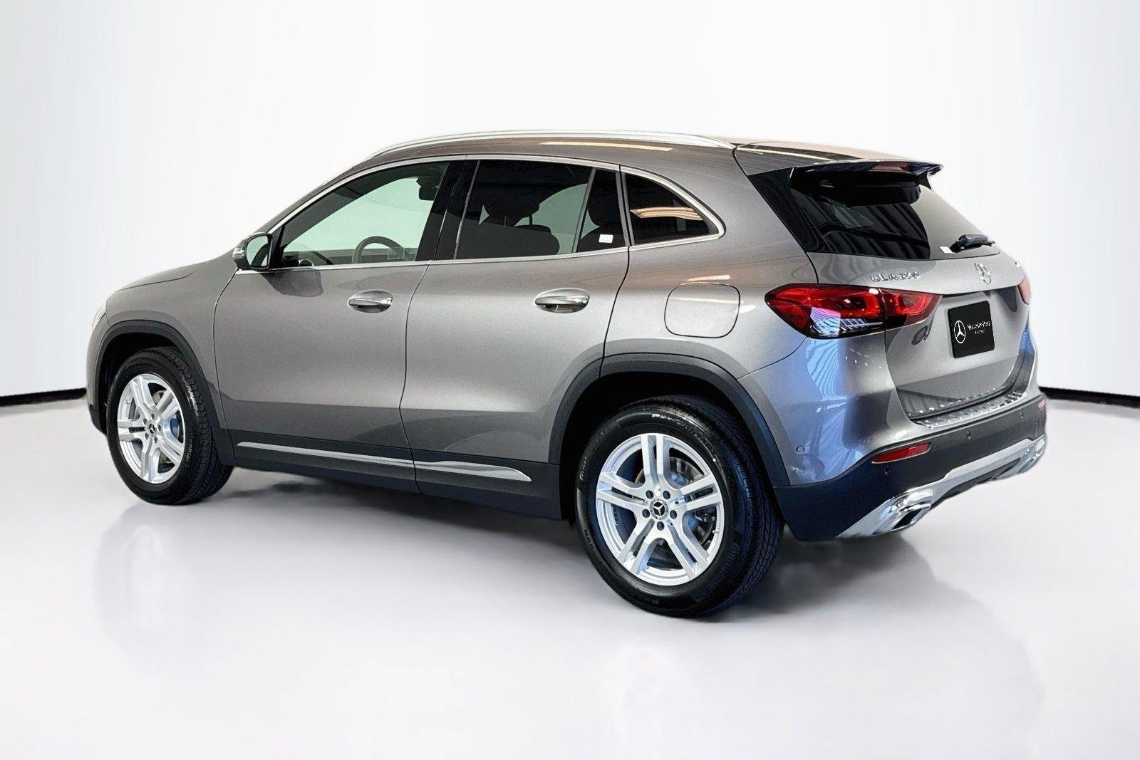 Used 2023 Mountain Grey Metallic Mercedes-Benz GLA 250 image 7