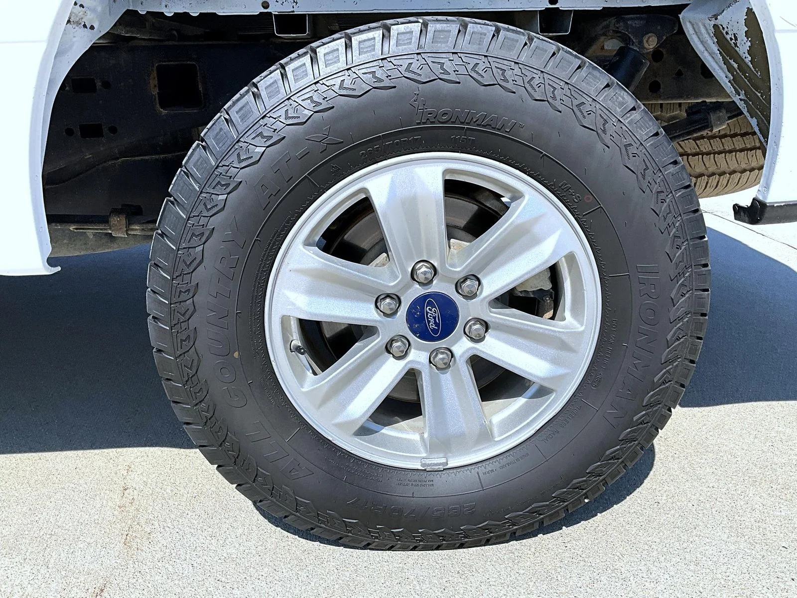Used 2018 White Ford XL image 25
