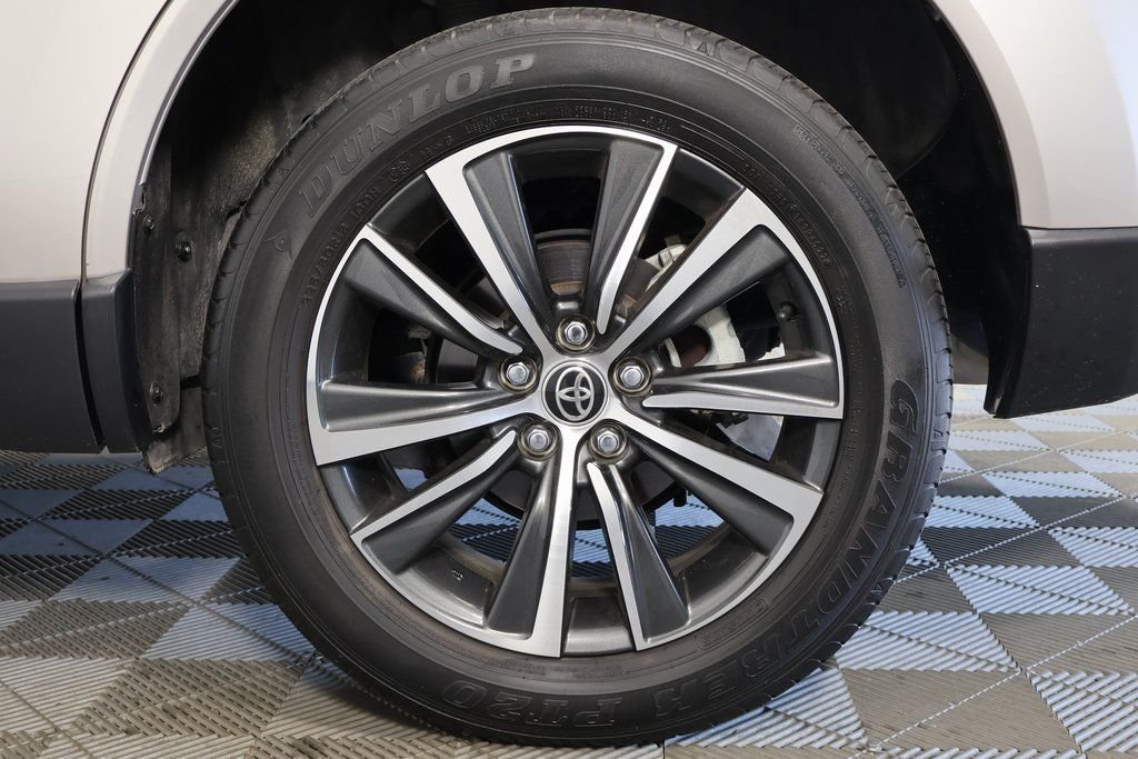 2023 Toyota Venza LE - Photo 16