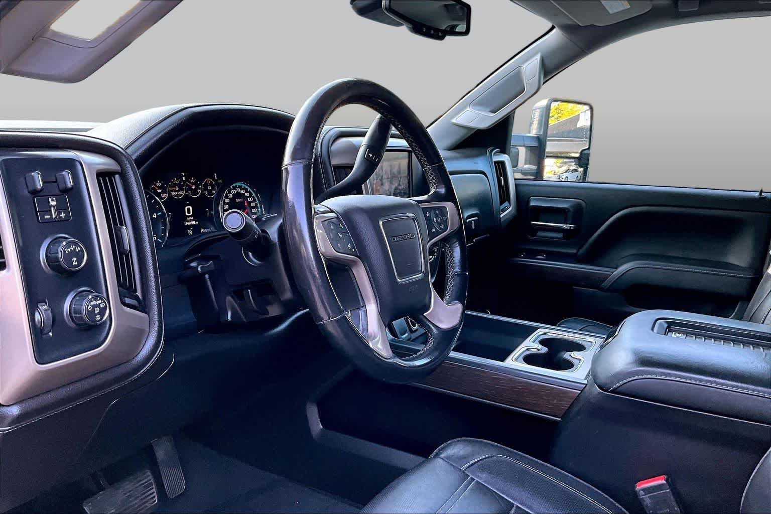 Used 2019 Red Quartz Tintcoat GMC Denali image 17