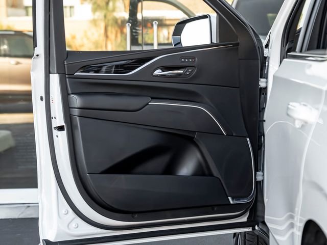 Used 2022 Crystal White Tricoat Cadillac Sport image 13