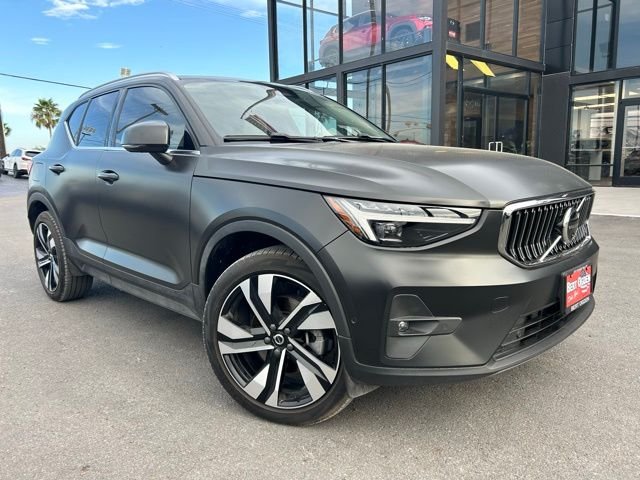 2024 Volvo XC40 B5 Plus Bright Theme