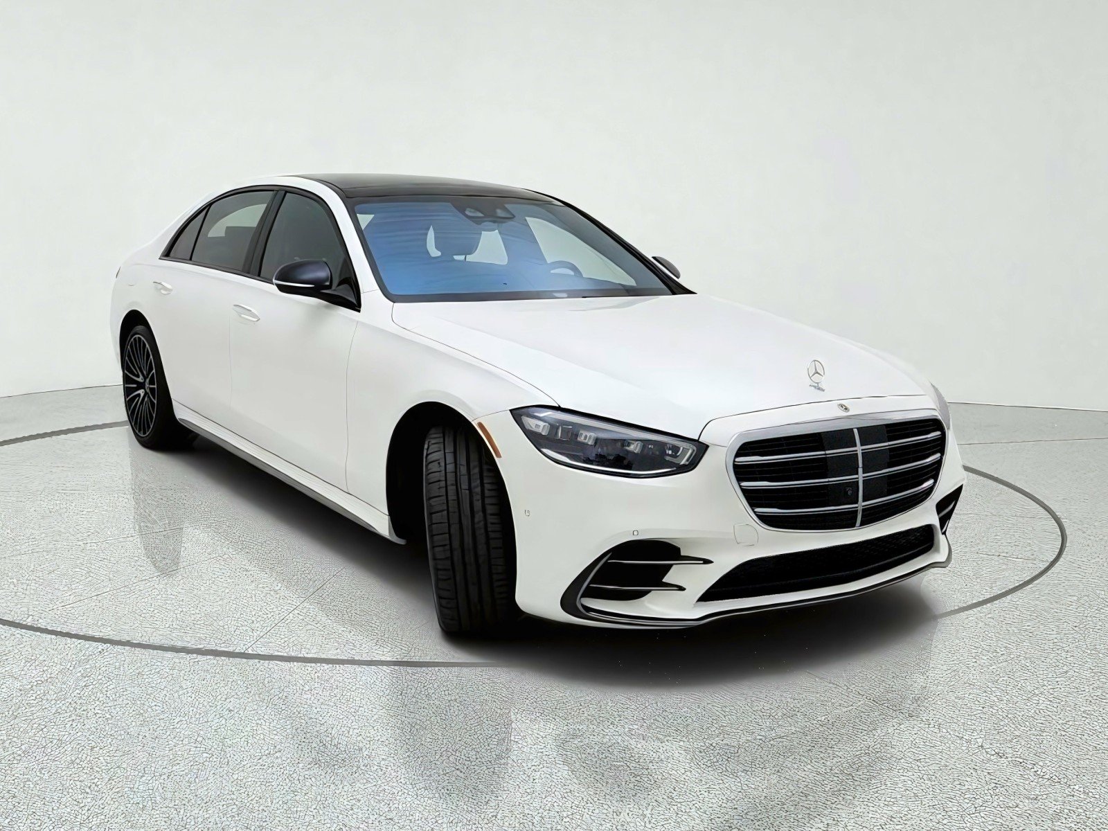 Certified Used 2023 MANUFAKTUR Diamond White Mercedes-Benz S 580 image 4
