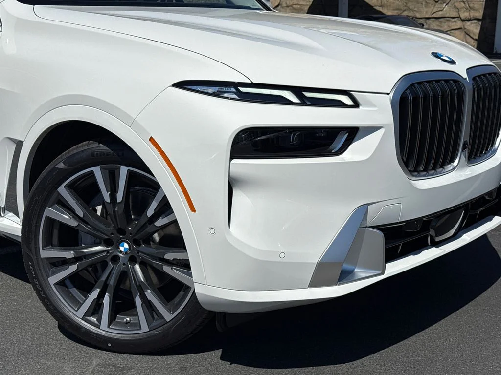 New 2026 White BMW xDrive40i image 6