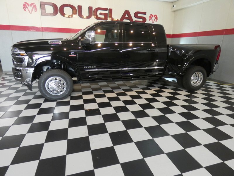 New 2026 Diamond Black Crystal Pearl-Coat Exterior Paint RAM Limited Mega Cab 6