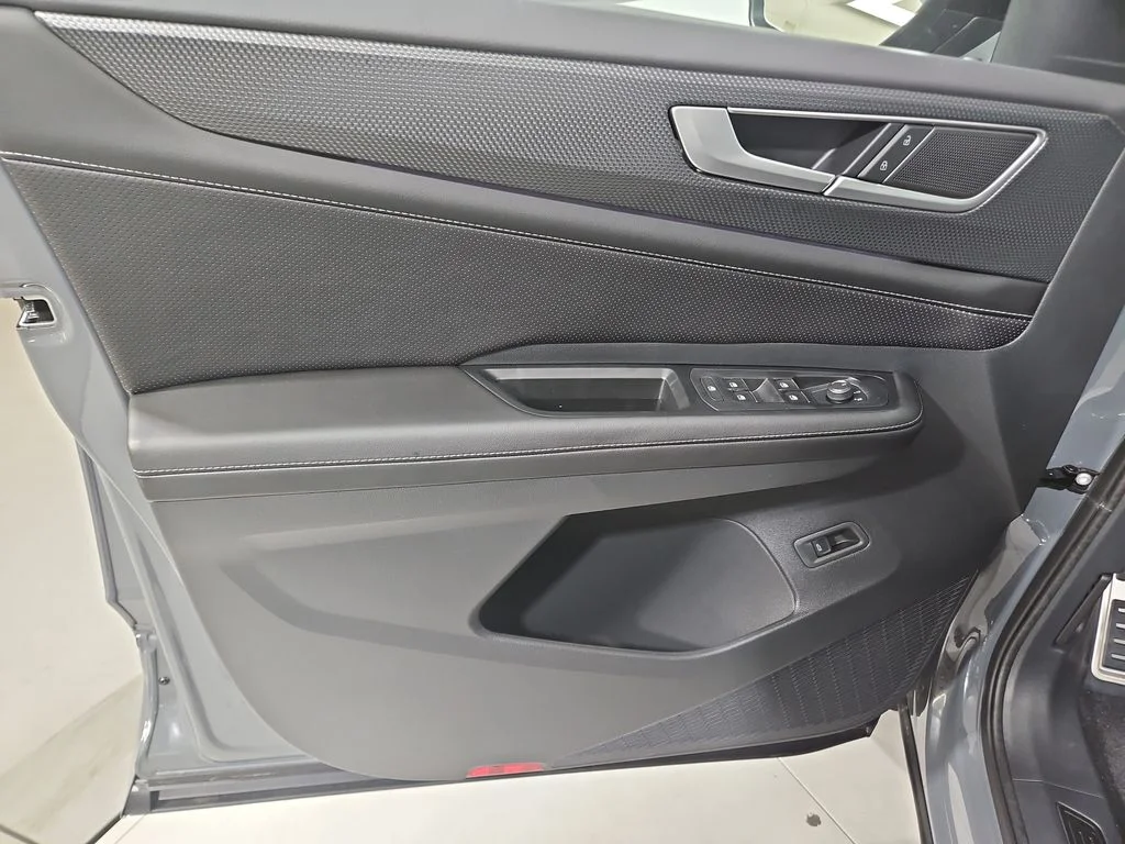 New 2026 Gray Volkswagen 2.0T SEL R-Line Black image 10