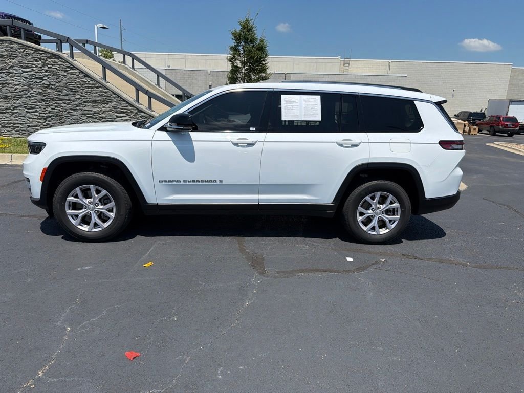 Used 2022 White Jeep Limited image 4