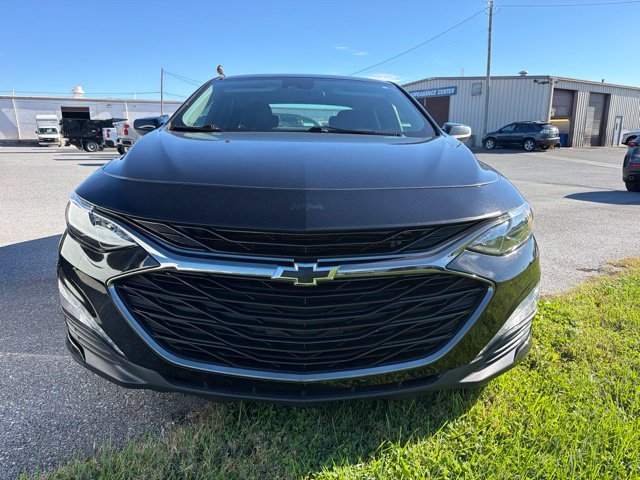 Used 2020 Chevrolet Malibu 1LT with VIN 1G1ZD5ST3LF086981 for sale in New Castle, DE