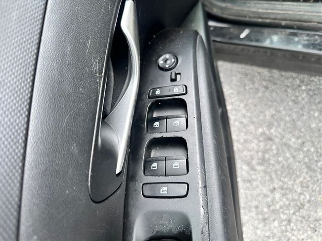 Used 2022 Black Hyundai SEL image 12