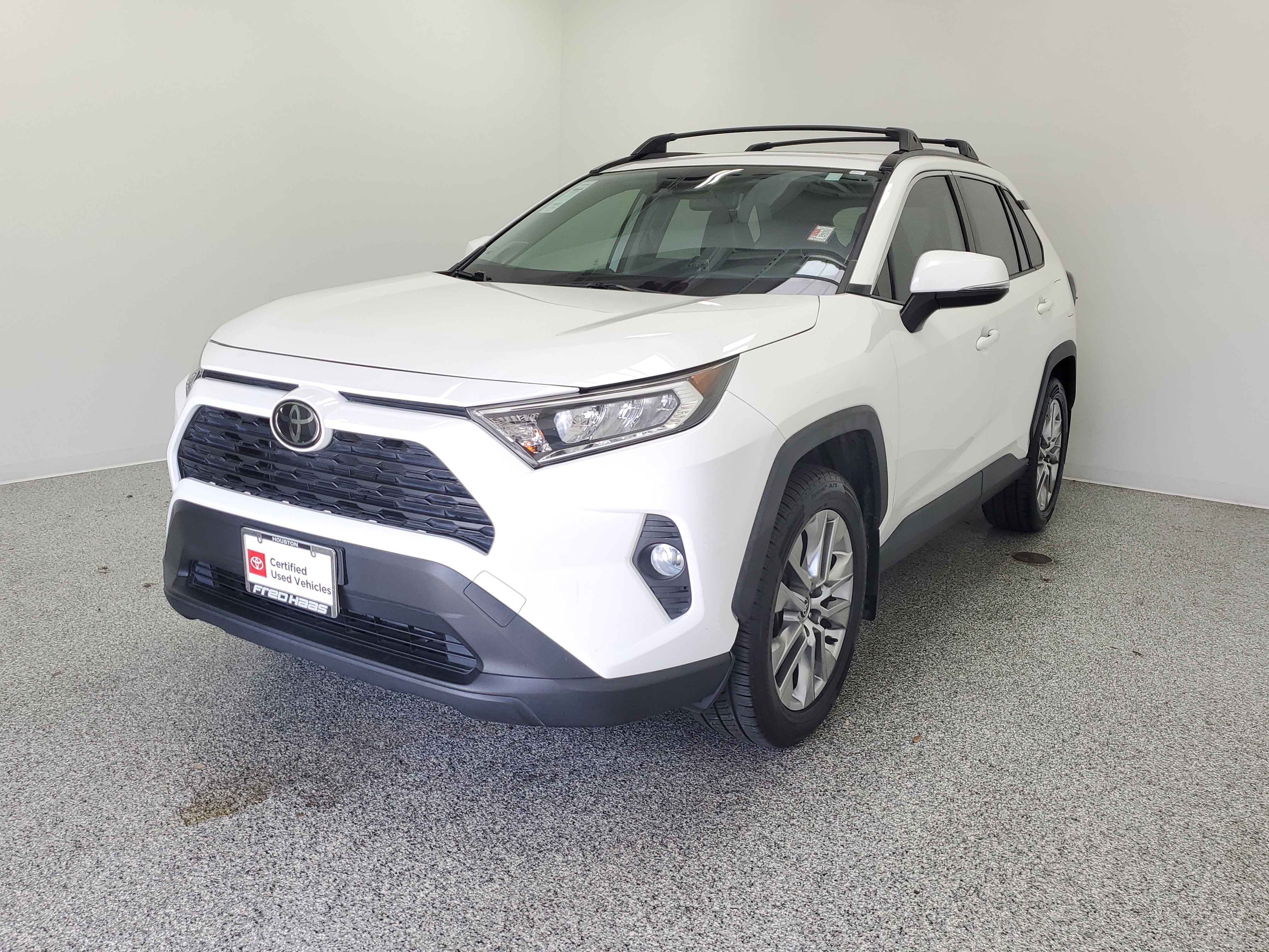 Certified Used 2020 Super White Toyota XLE Premium image 2