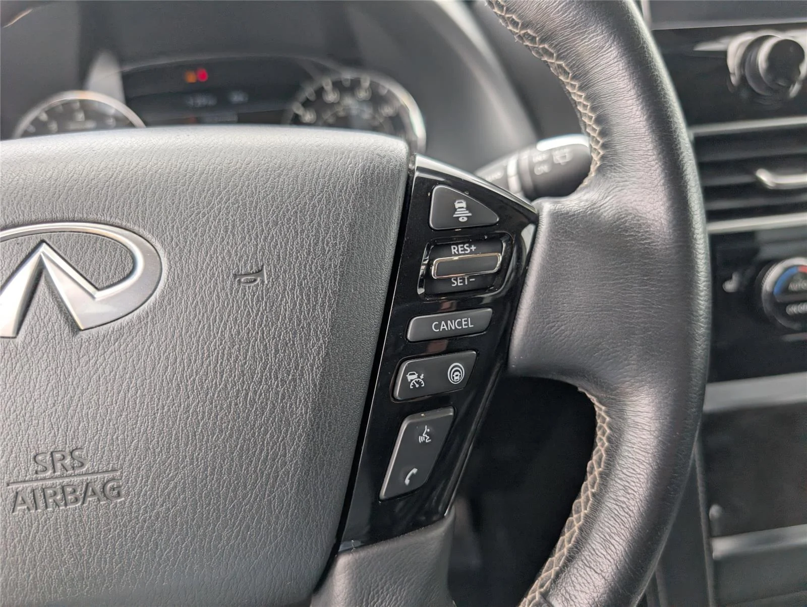 Used 2024 Anthracite Gray INFINITI LUXE image 29
