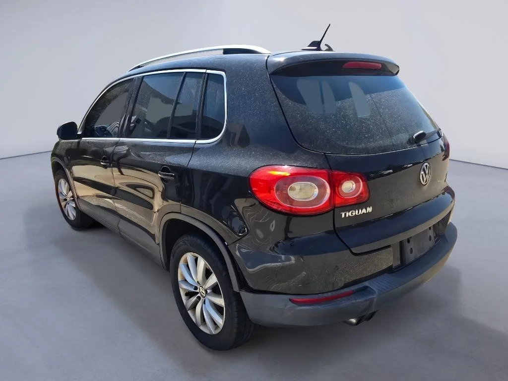 Used 2011 Deep Black Metallic Volkswagen SE 4Motion image 3