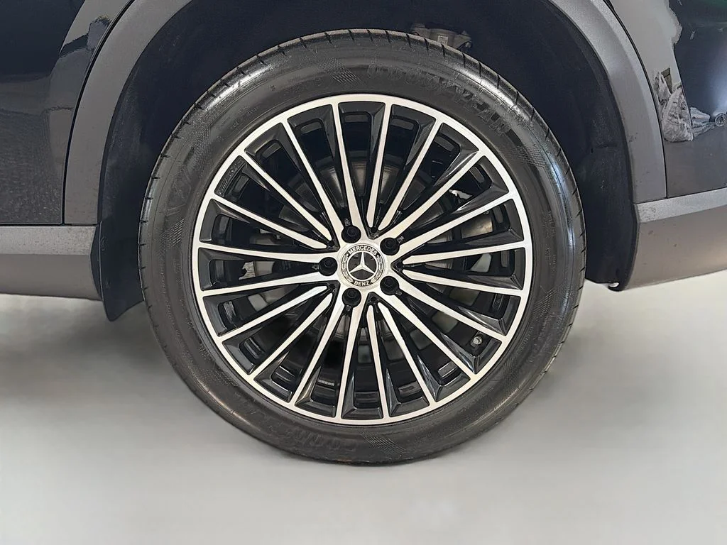 Used 2025  Mercedes-Benz GLC 300 image 34