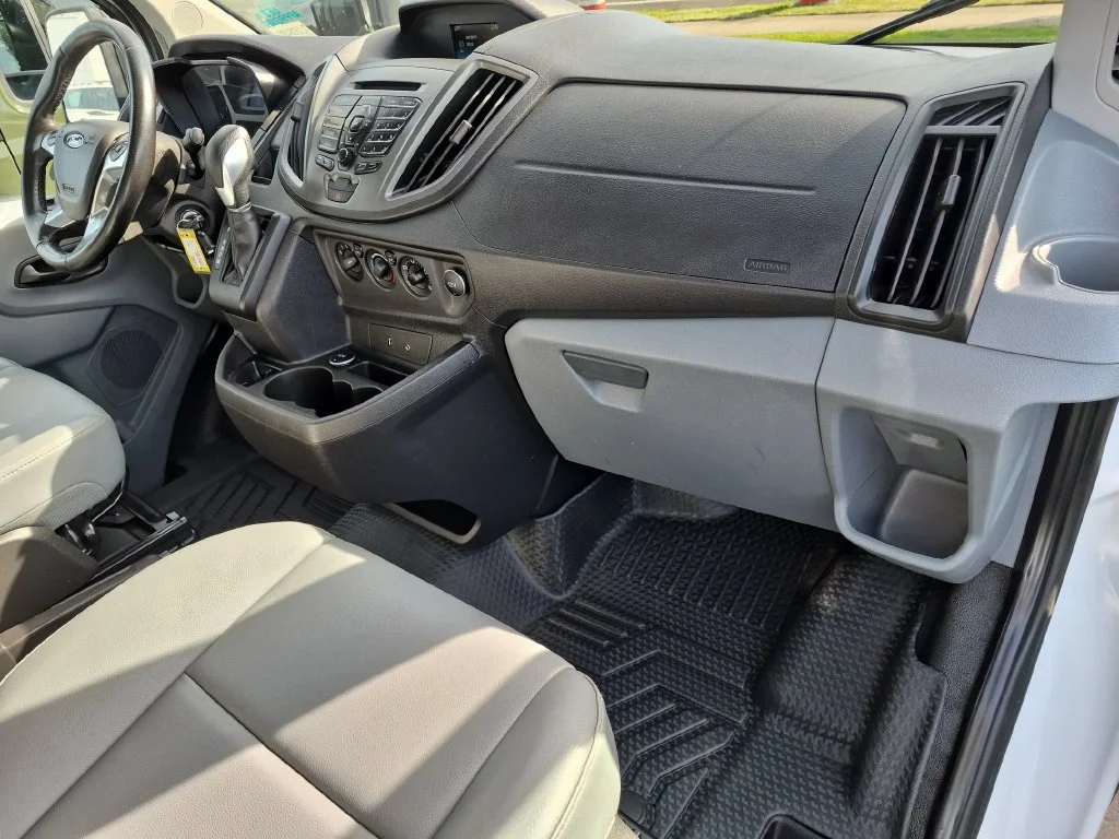 Used 2016 Oxford White Ford Base image 28