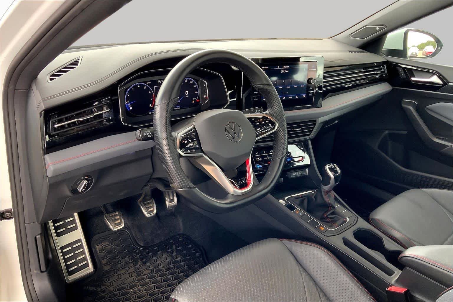 Used 2025 Pure White Volkswagen Autobahn image 17