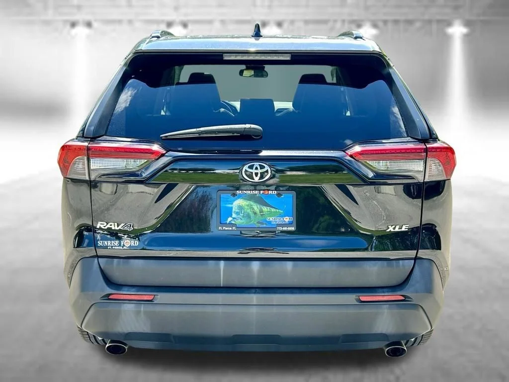 Certified Used 2019 Midnight Black Metallic Toyota XLE Premium image 6