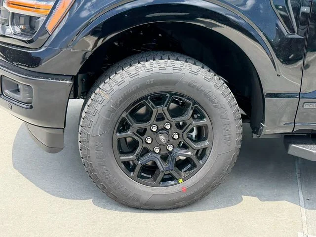 New 2026 Agate Black Metallic Ford XLT image 4