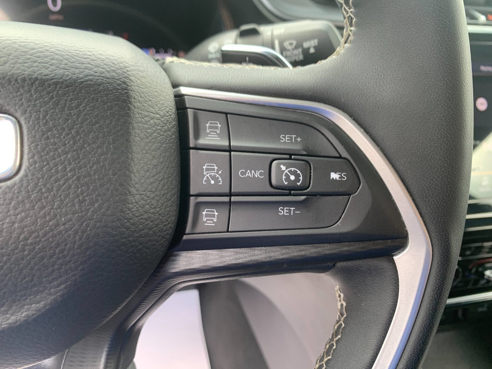 Used 2023 Silver Zynith Jeep Laredo image 27