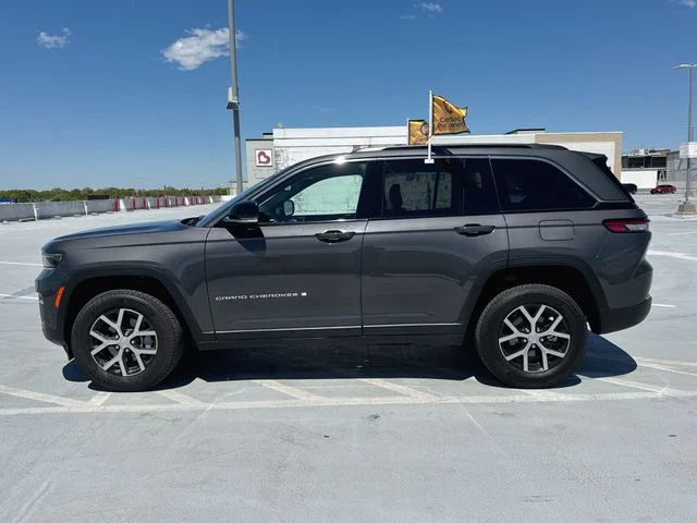 Used 2024 Gray Jeep Limited image 5