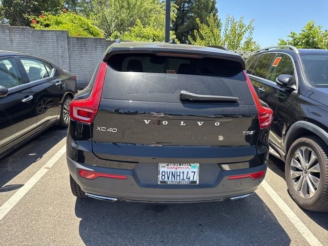 Used 2019 Black Volvo R-Design image 3