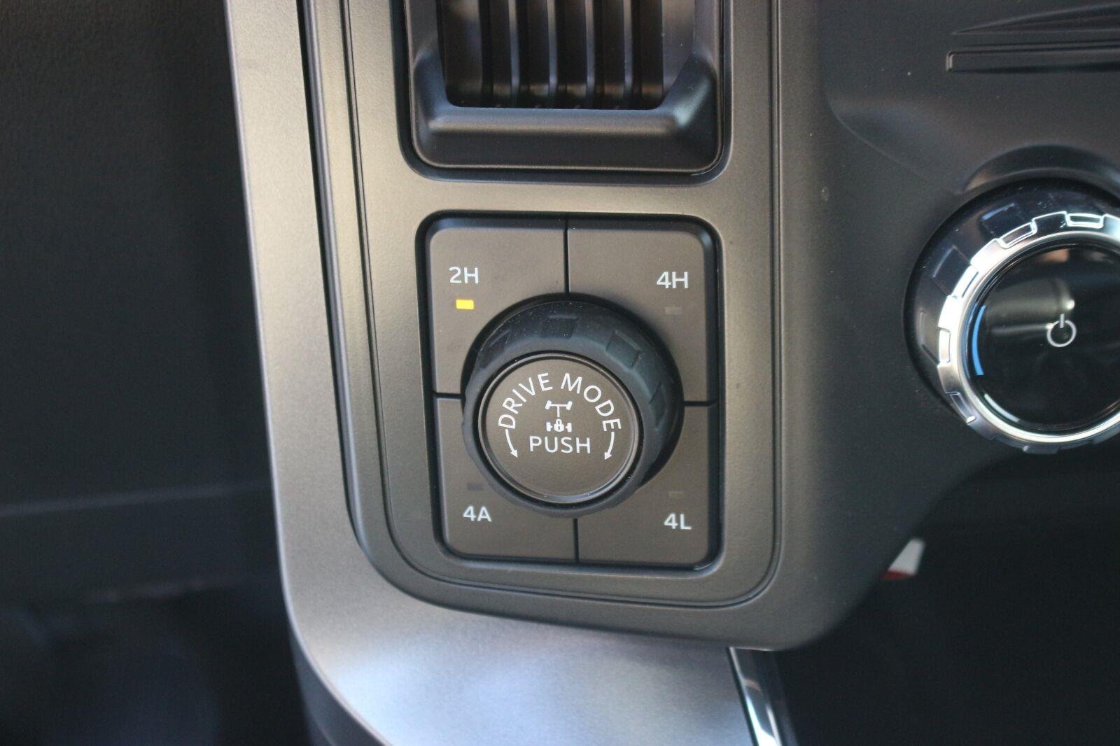 Used 2026 Silver Ford LARIAT image 30