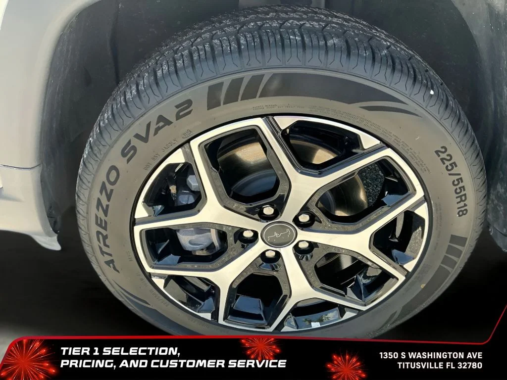 Used 2025 Silver Jeep Limited image 36