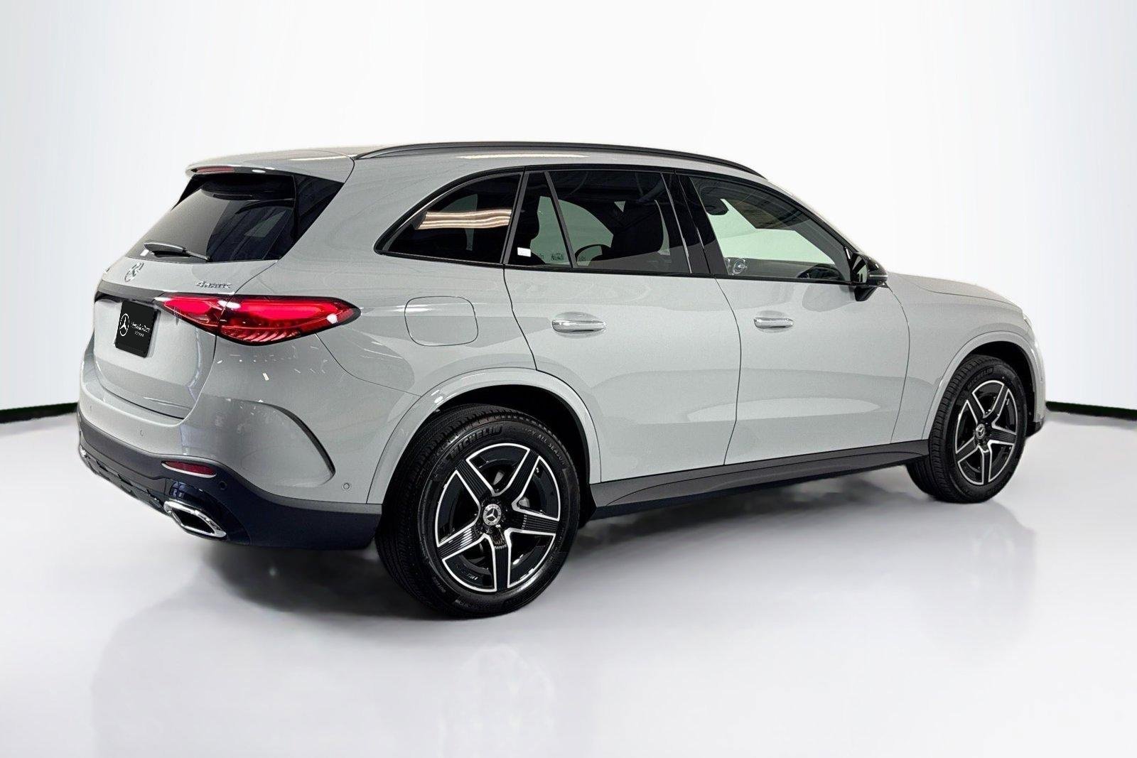 New 2026 Manufaktur Alpine Grey Mercedes-Benz GLC 300 image 5