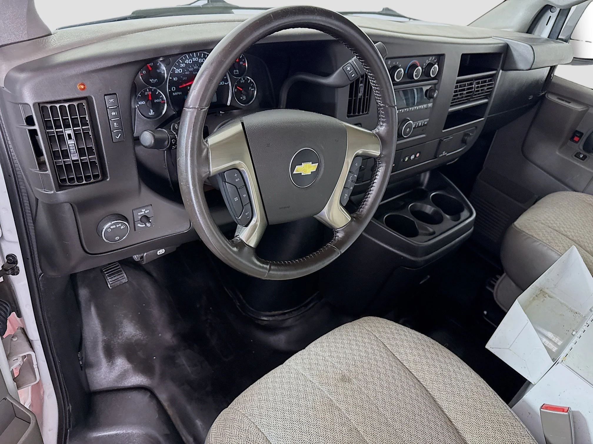 Used 2018 Summit White Chevrolet Work Van image 17
