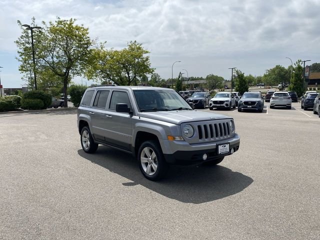 Used 2016 Silver Jeep Latitude image 7