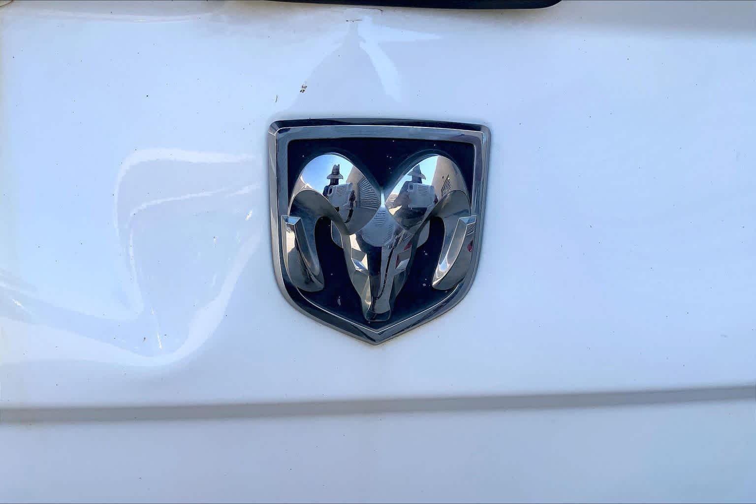Used 2011 Bright White Ram SLT image 31