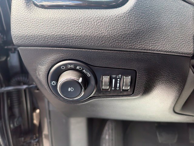 Used 2021 Granite Crystal Metallic Clearcoat Jeep Limited image 15