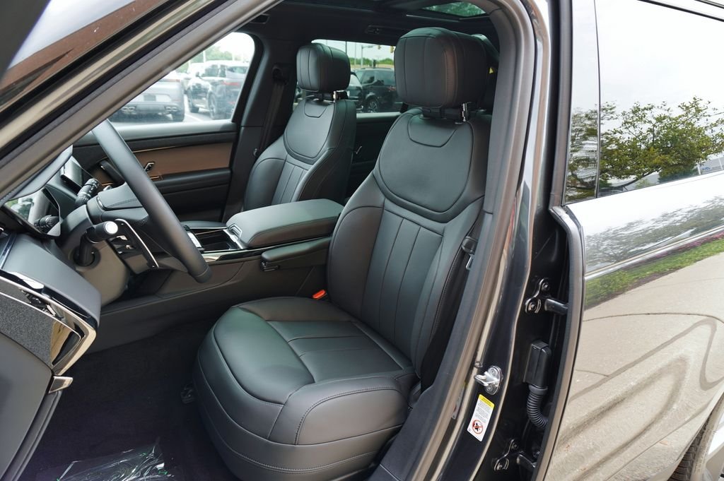 New 2027 Carpathian Grey Land Rover SE image 13