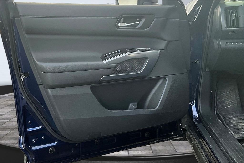 Used 2025 Blue Nissan SL image 17