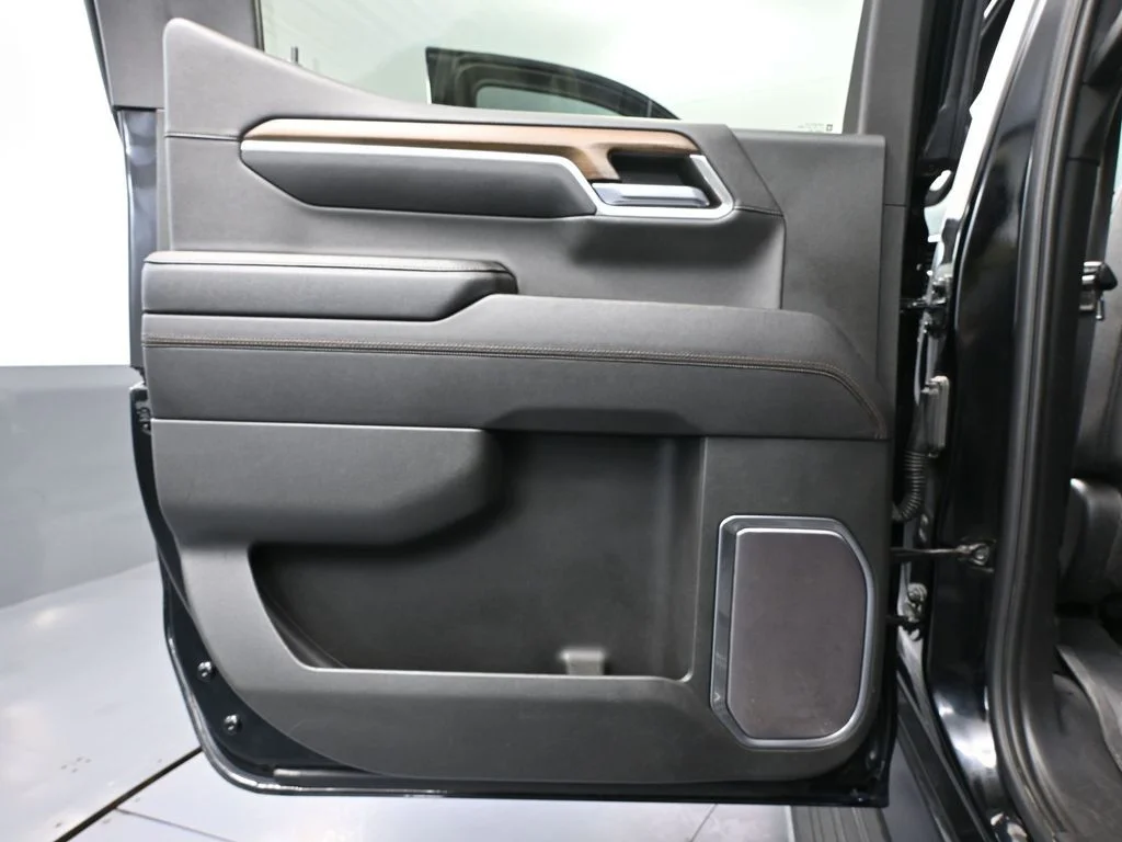 Used 2023 Black Chevrolet High Country image 32