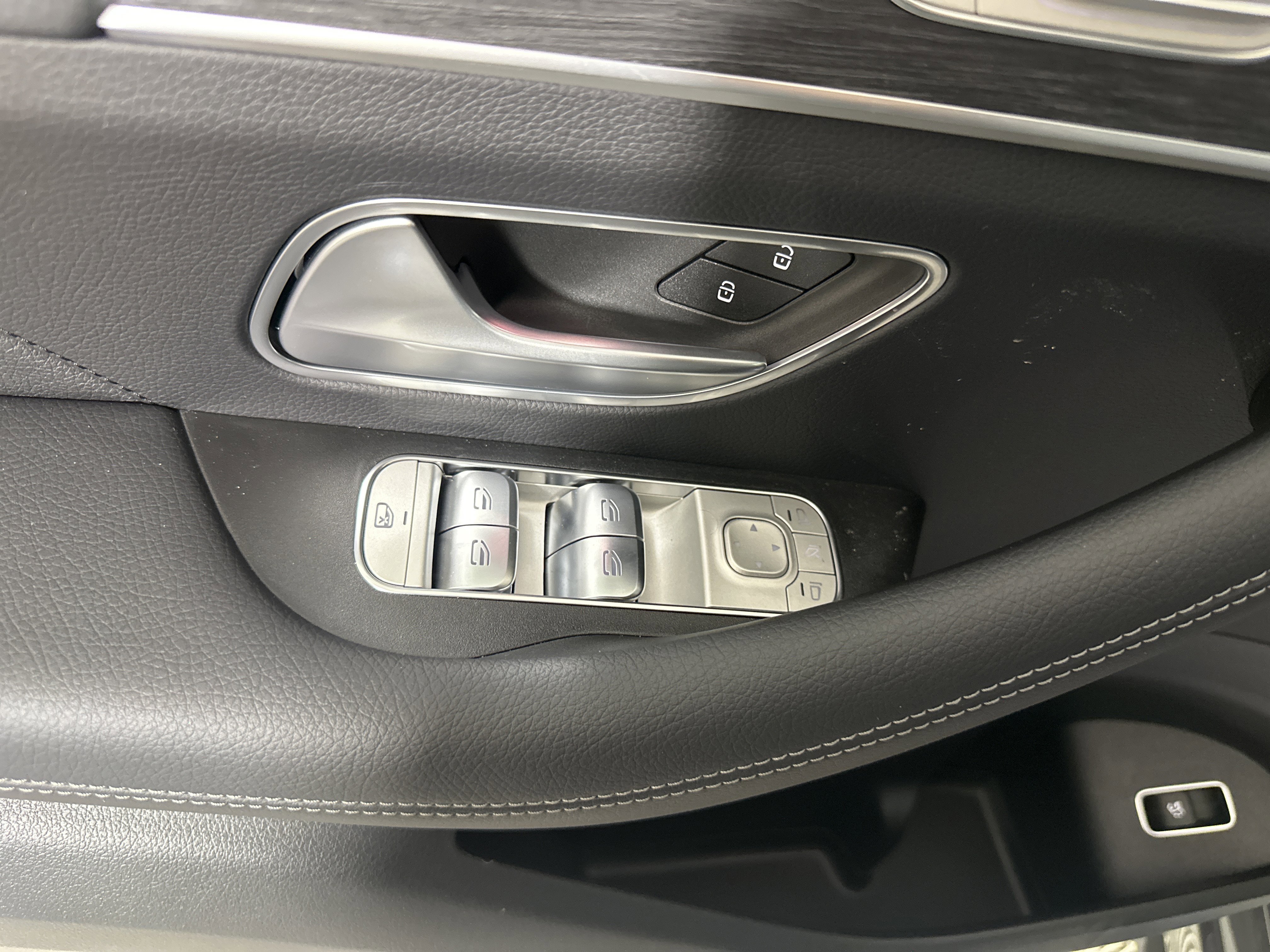 New 2026 MANUFAKTUR Silicon Grey Mercedes-Benz GLE 350 image 38