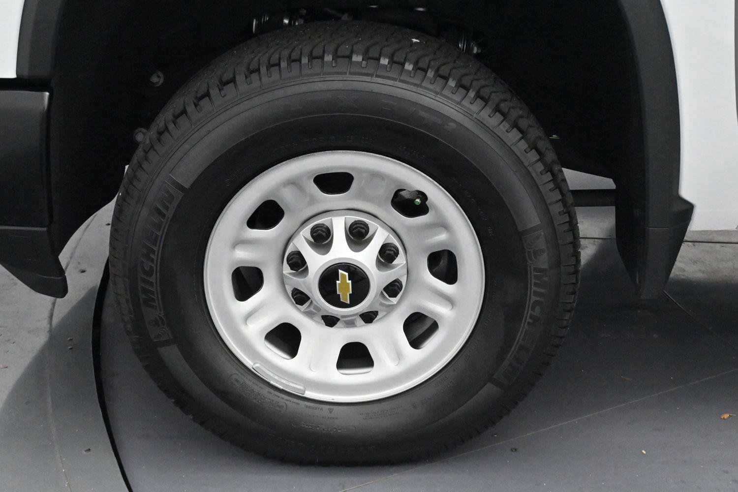 Used 2025 Summit White Chevrolet WT image 31