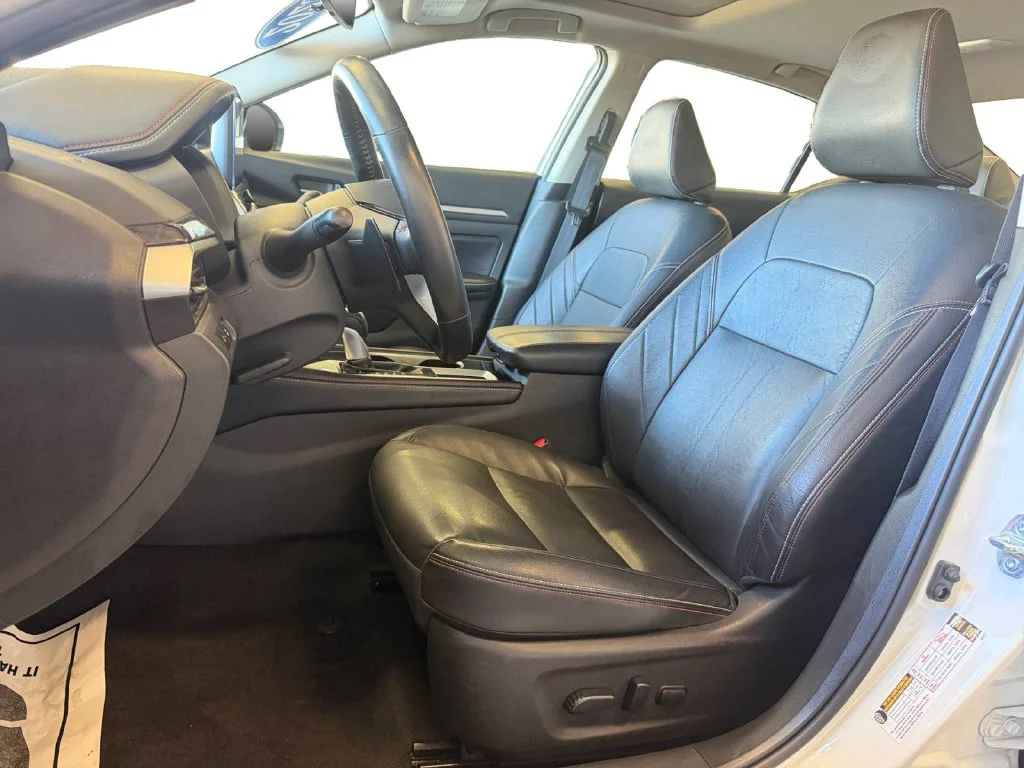 Used 2025 White Nissan 2.5 SR image 26