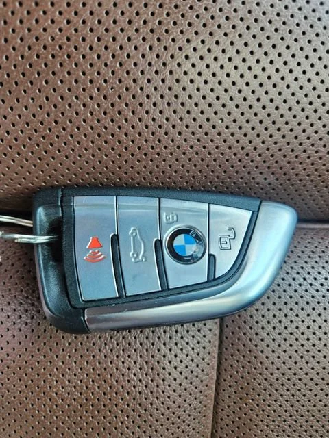 Used 2021 White BMW xDrive40i image 27