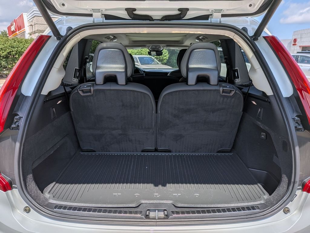 Used 2023  Volvo T8 Core Bright Theme image 32