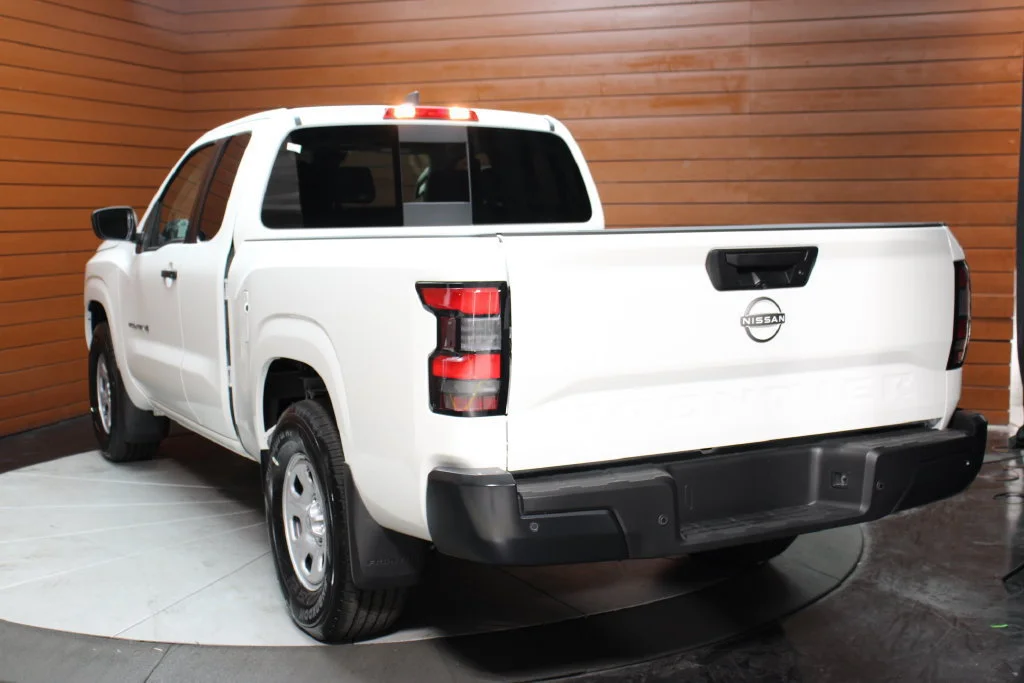 New 2027 Glacier White Nissan King Cab® S image 21