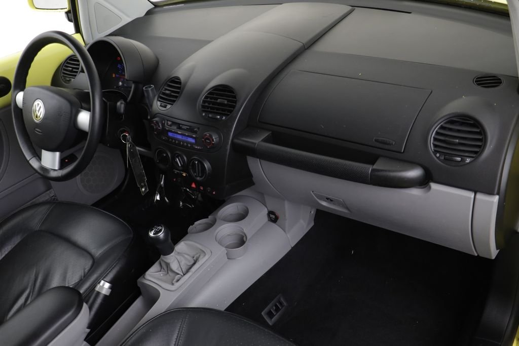Used 2000 Yellow Volkswagen GLS image 18