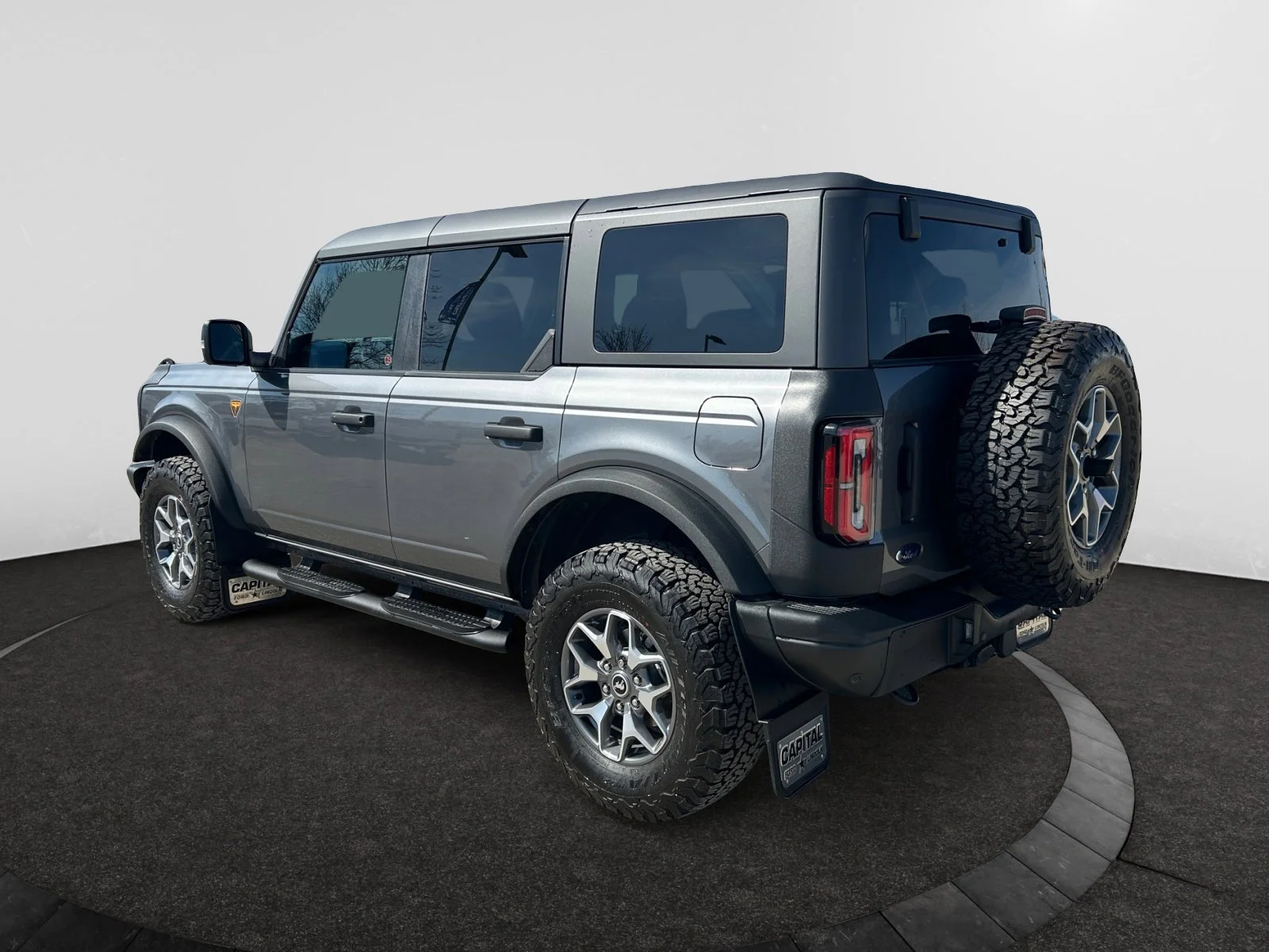 Used 2023 carbonized gray Ford Badlands Hardtop 4x4 Leather image 3