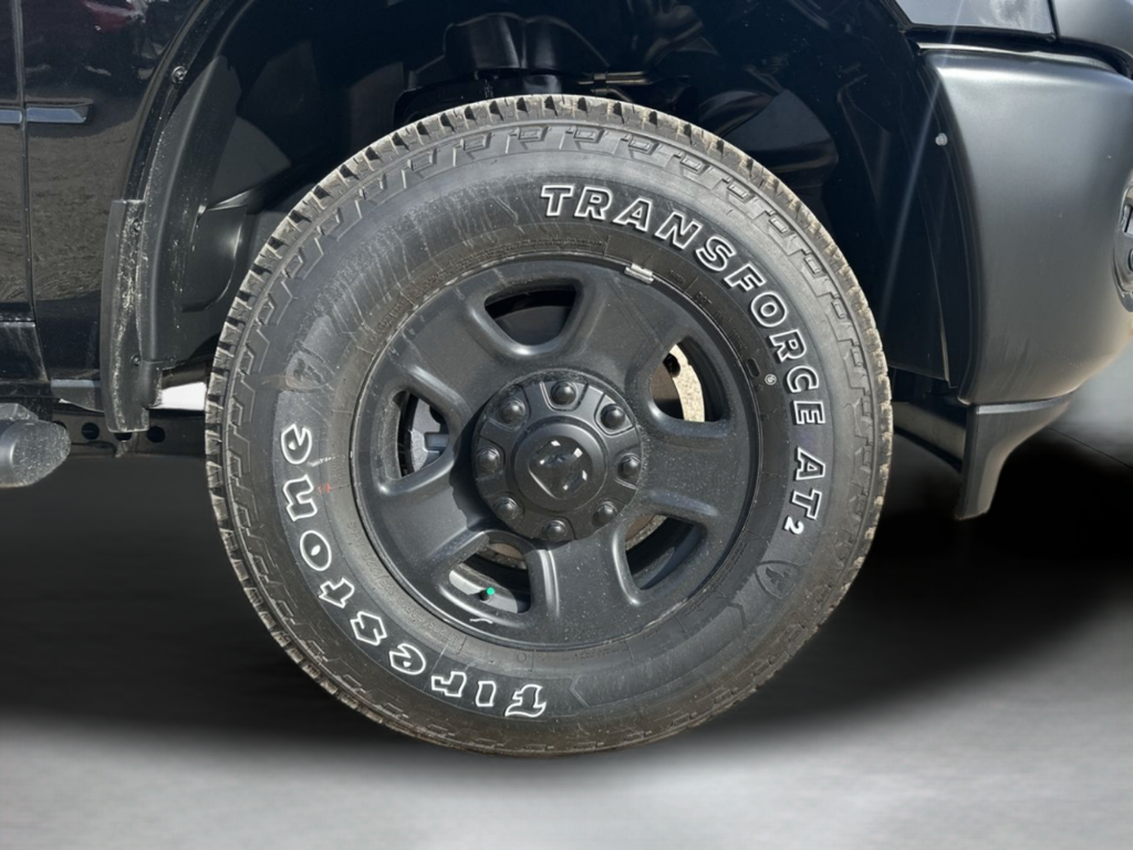New 2026 Diamond Black Crystal Pearl-Coat Exterior Paint RAM Tradesman image 46